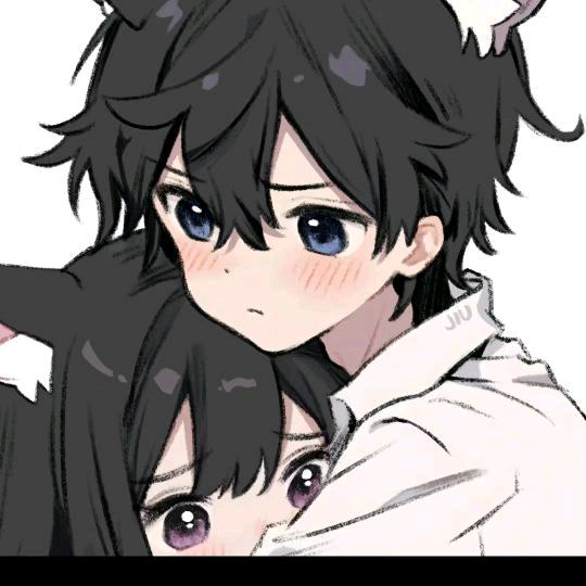 李周周.