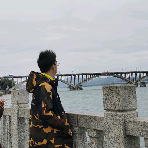在想月亮啊