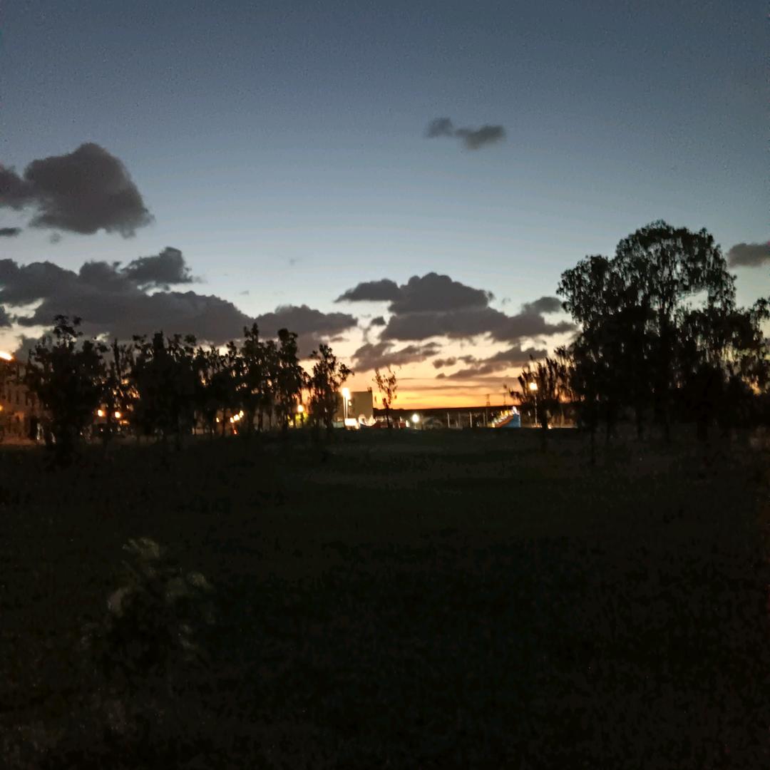 乚