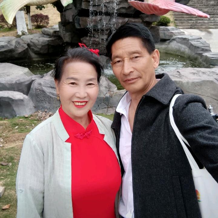 三个孙儿的刘奶奶！