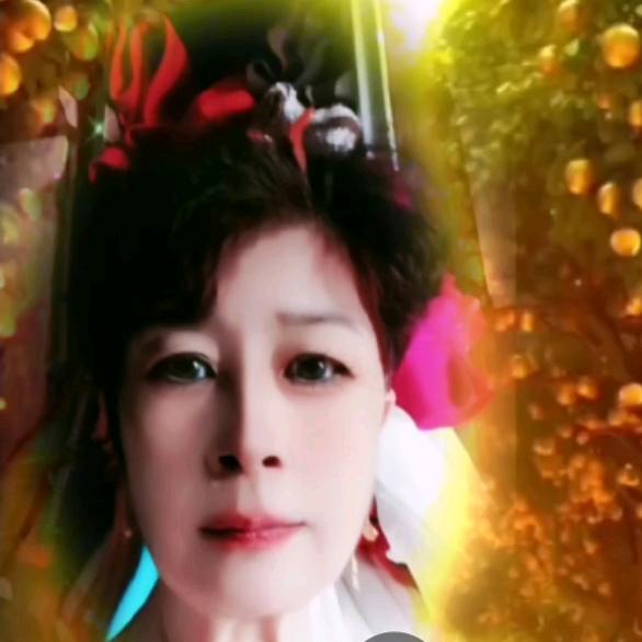 玉姓王北京人姓王，是18冯的妈妈