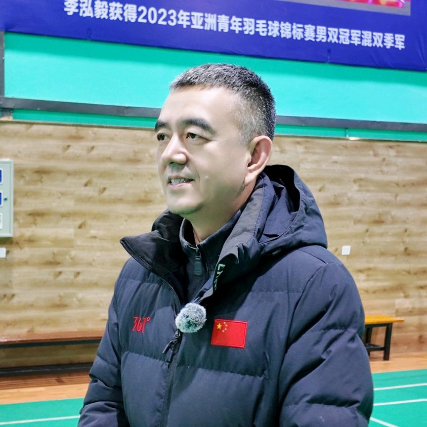 羽毛球老邢小跟班