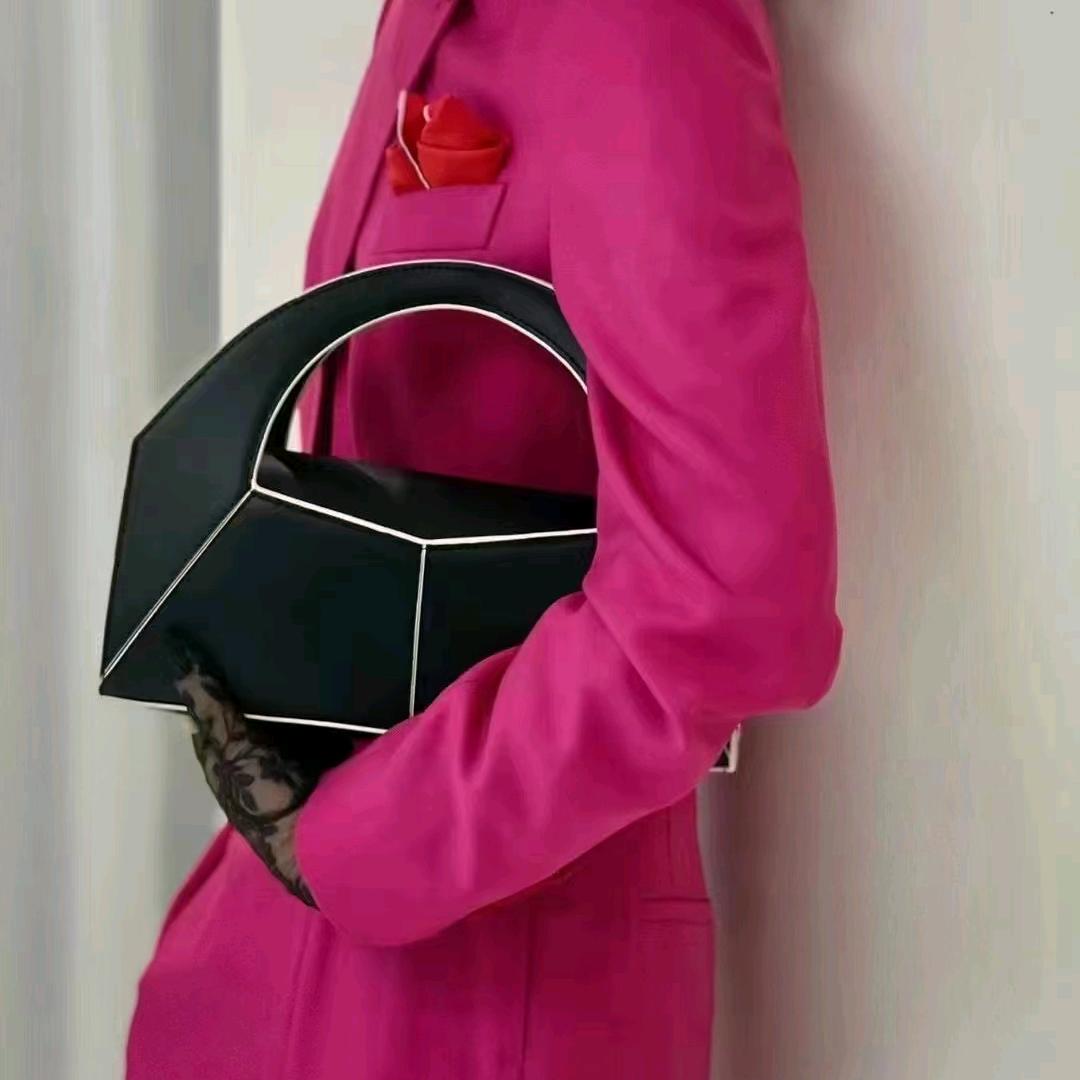 （玫）轻奢馆霞霞