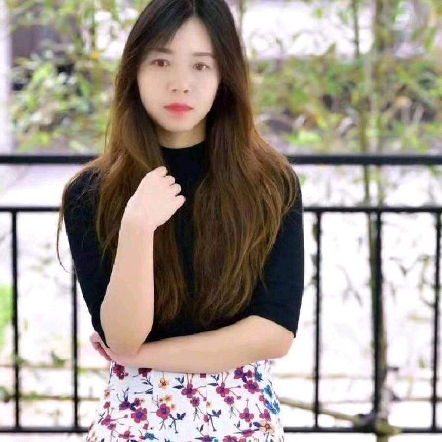 张姐，美食小吃，荷叶馍夹串。