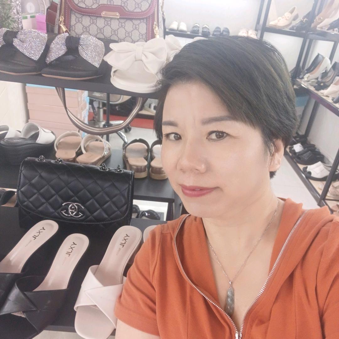 爱做手工的小龙女