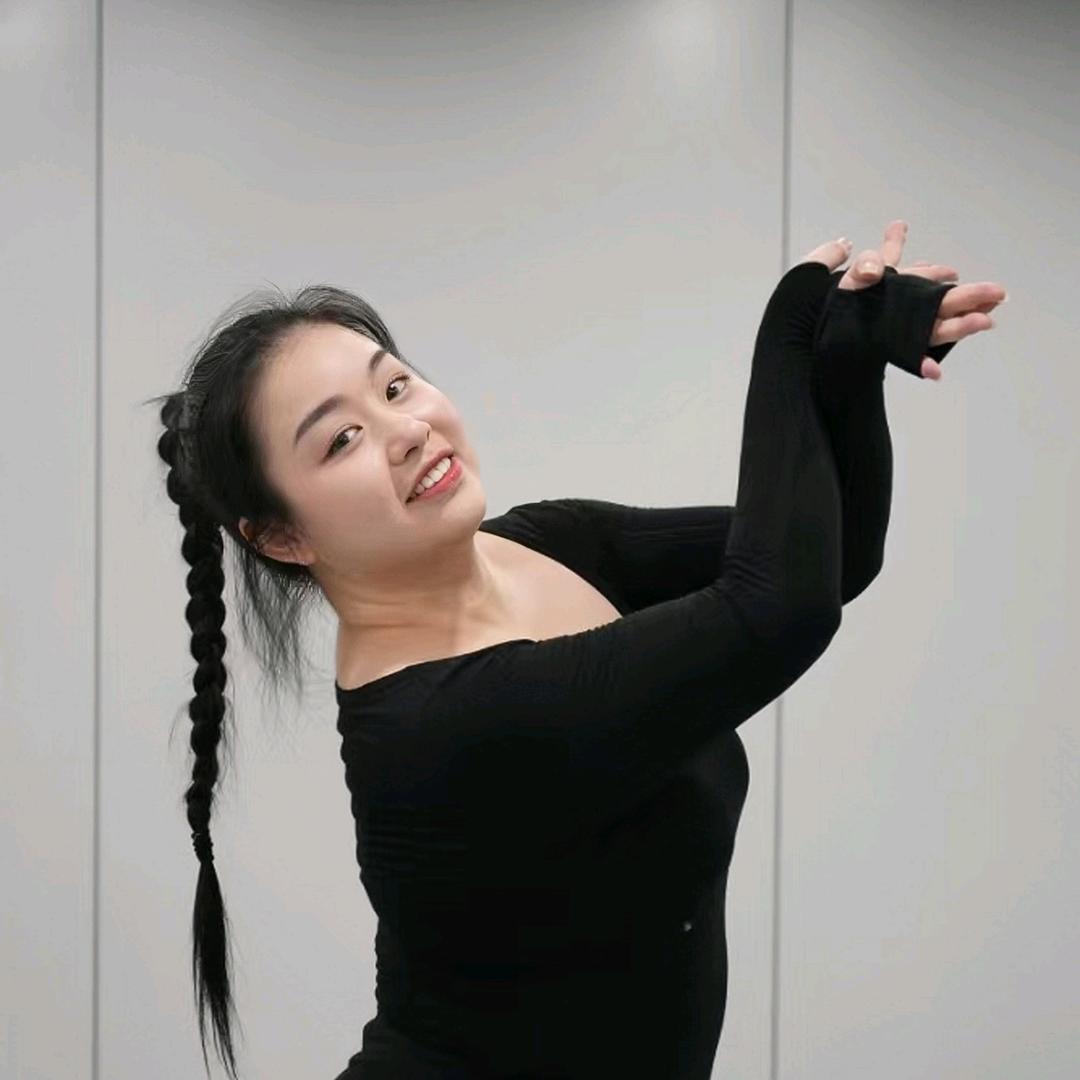 单色中国舞思思老师