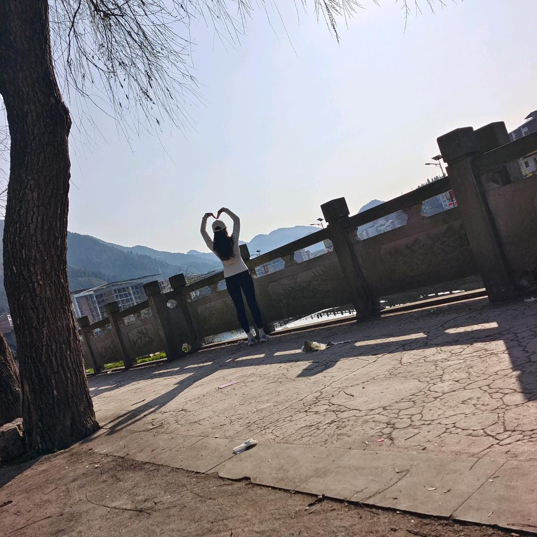 じ跑不快的小左丫〃