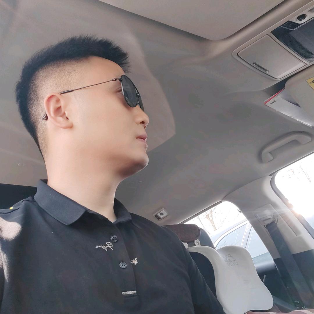 冲压废料输送机:杨明