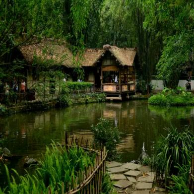 月是故乡明