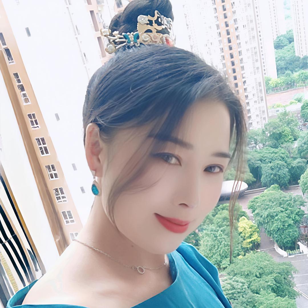爱臭美的妞