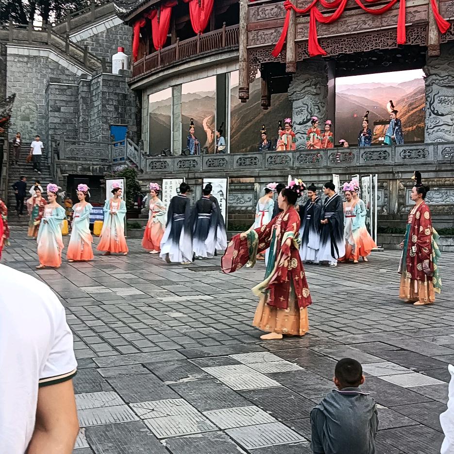 赵芳