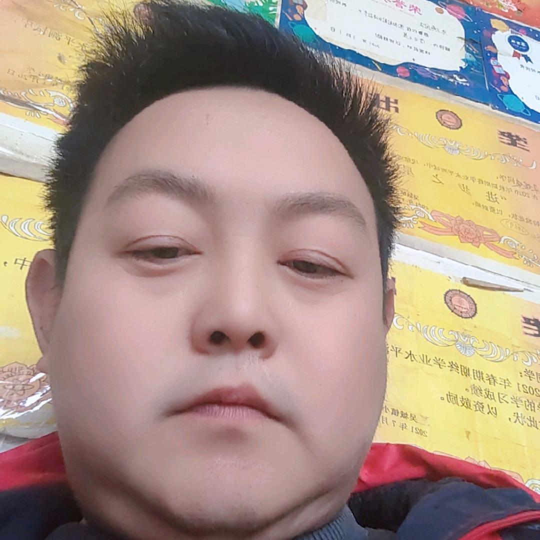 吉伟