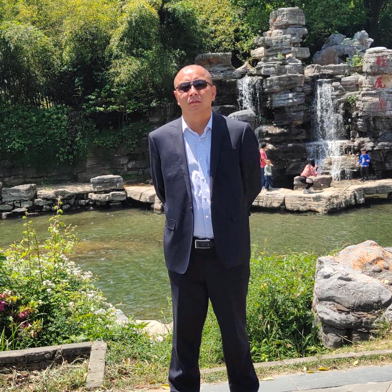 光头哥船长，招女轮机长，年龄35岁左右