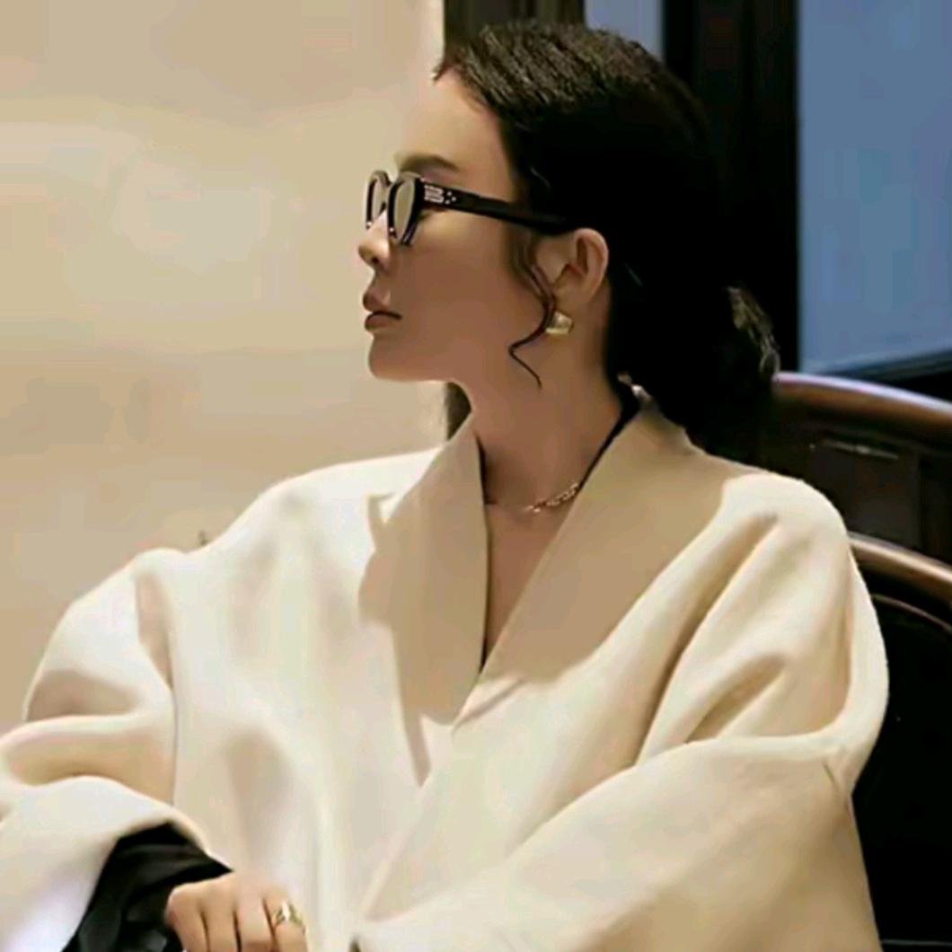潘依绣（时尚穿搭）