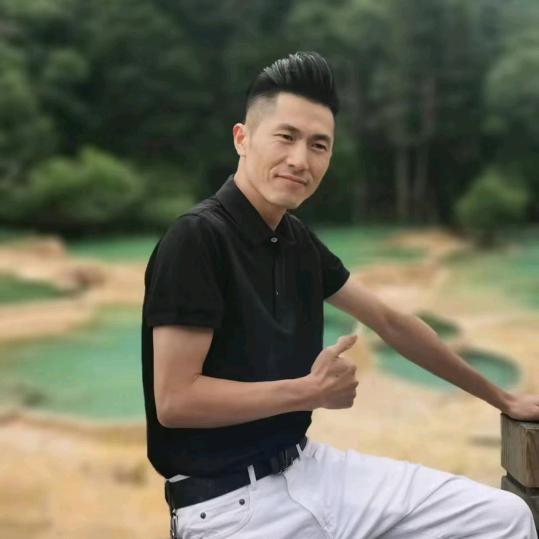 成都祥意租车（伟哥）