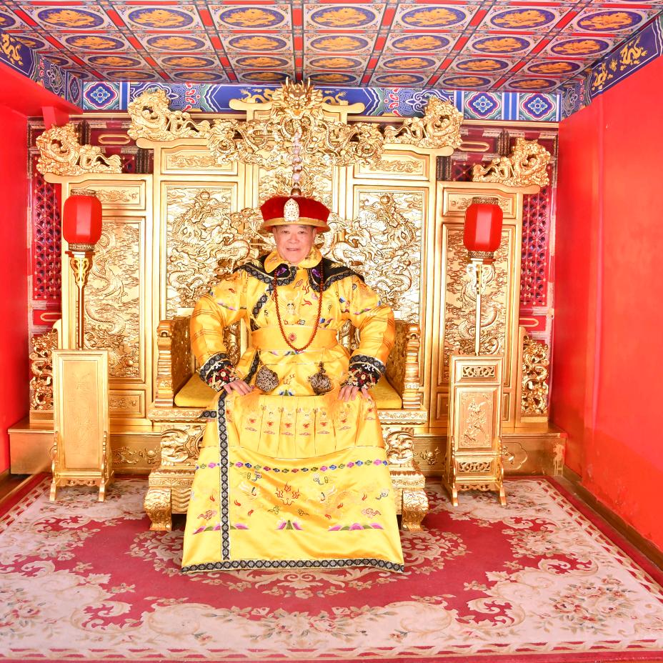 八十老者爱广场…