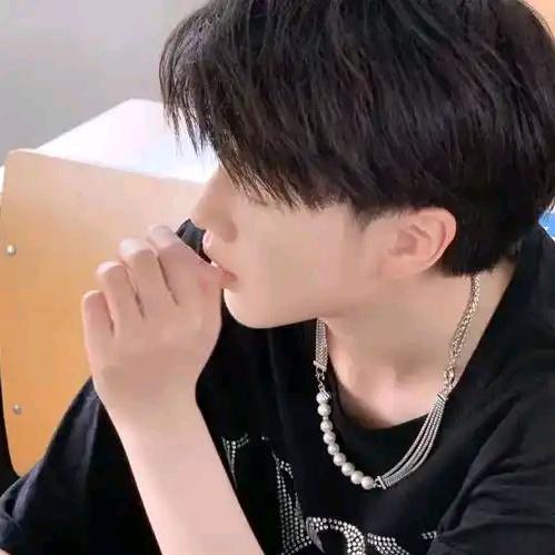 摸鱼的小伟伟🐟▸