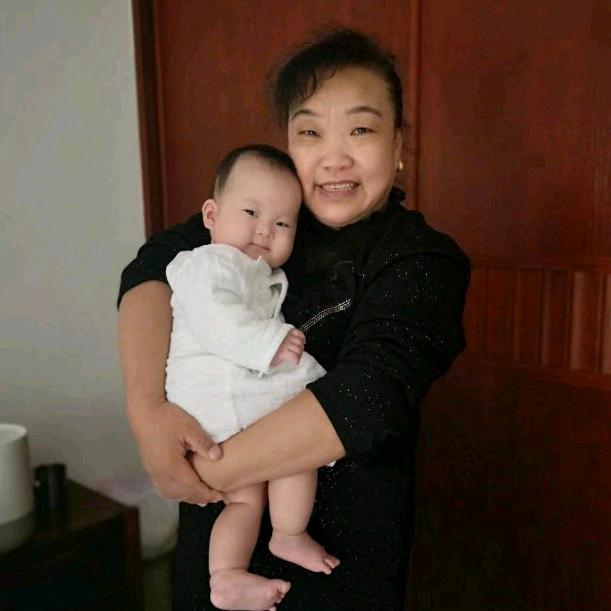 翠英月嫂育儿