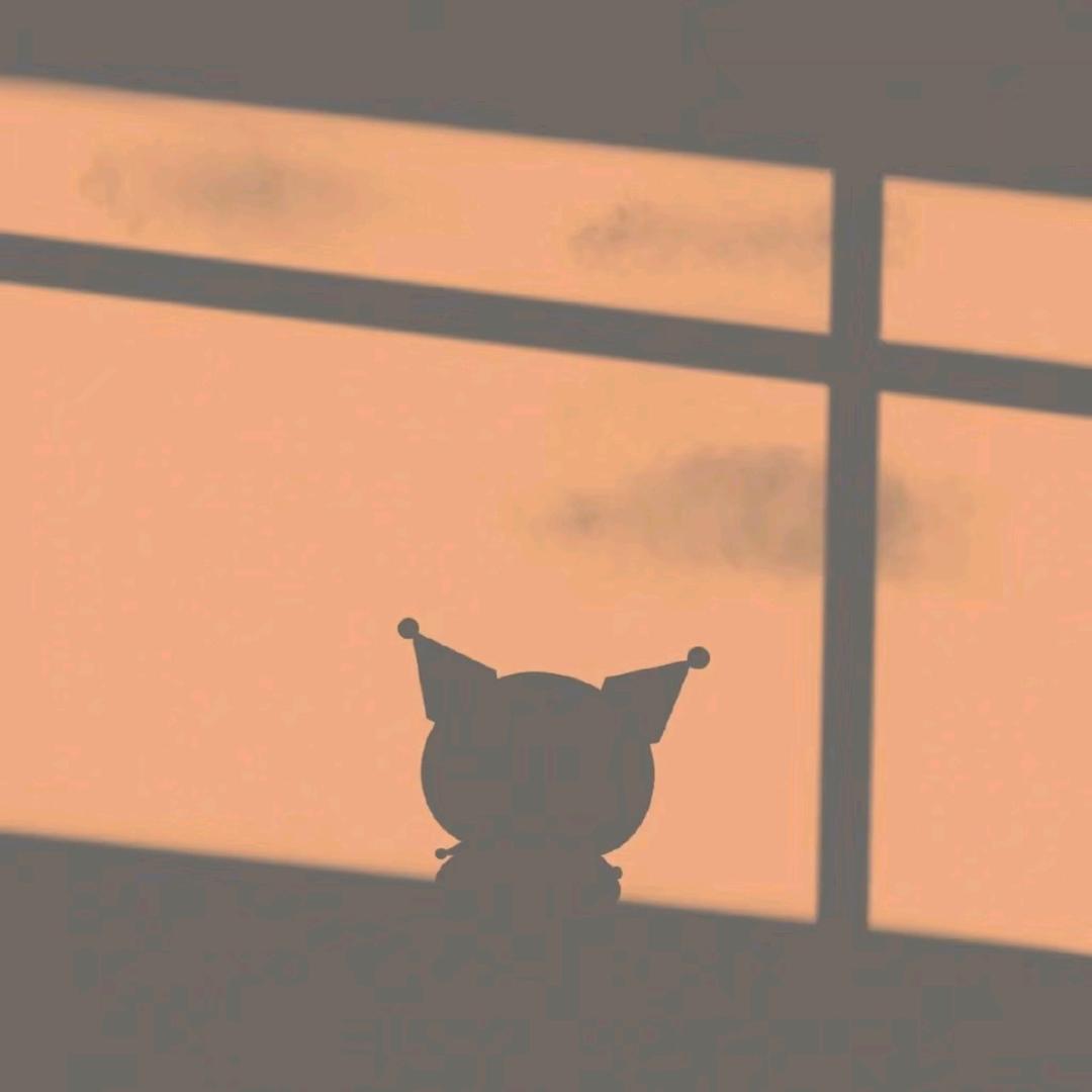 蹲在冰箱门口喝可乐