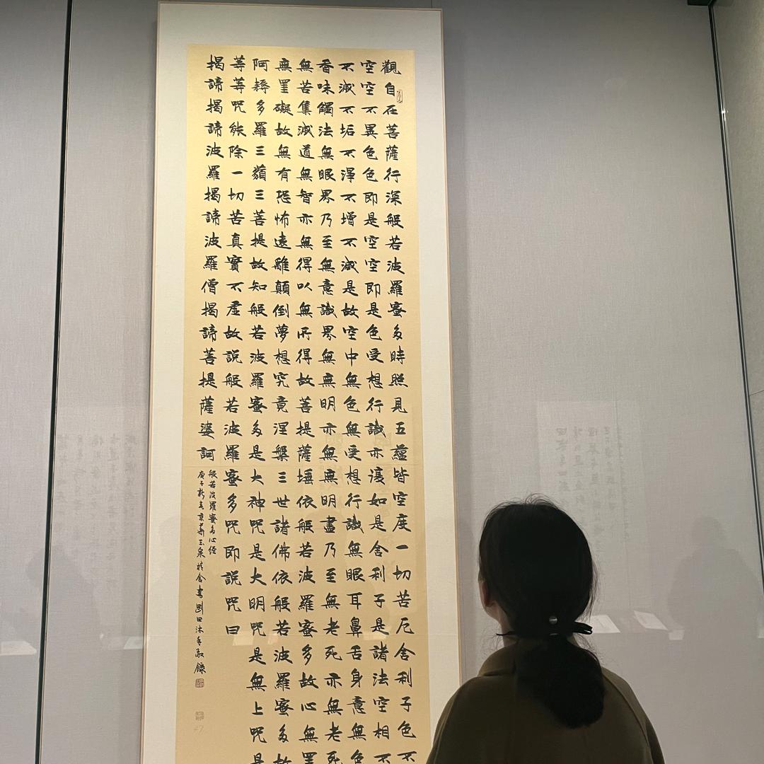 欣伶手不巧