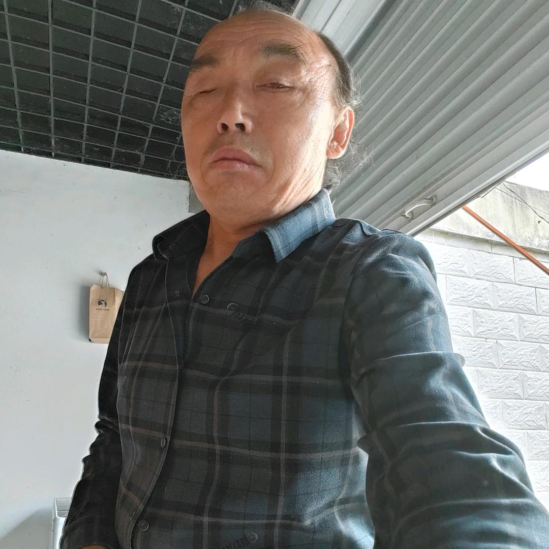 默默无言