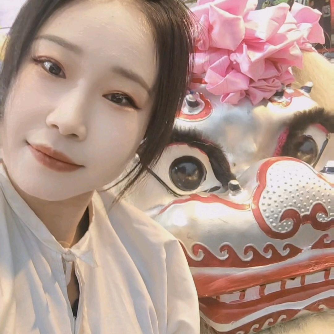 网红小白狮晶晶（全国接单）