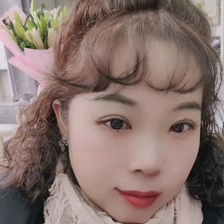 小眼变大眼的小姐姐