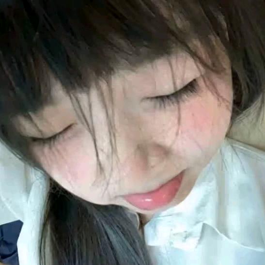 听她分享穿搭