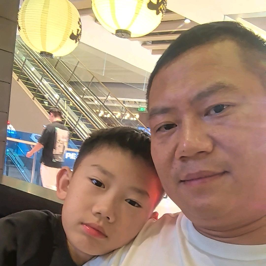 武汉成新二手车雷辉