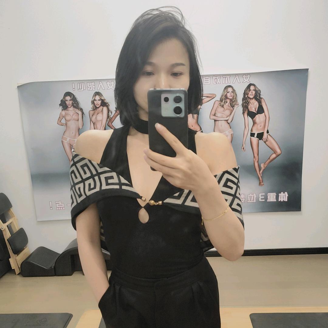 在长沙望城区开瑜伽馆的左左老师