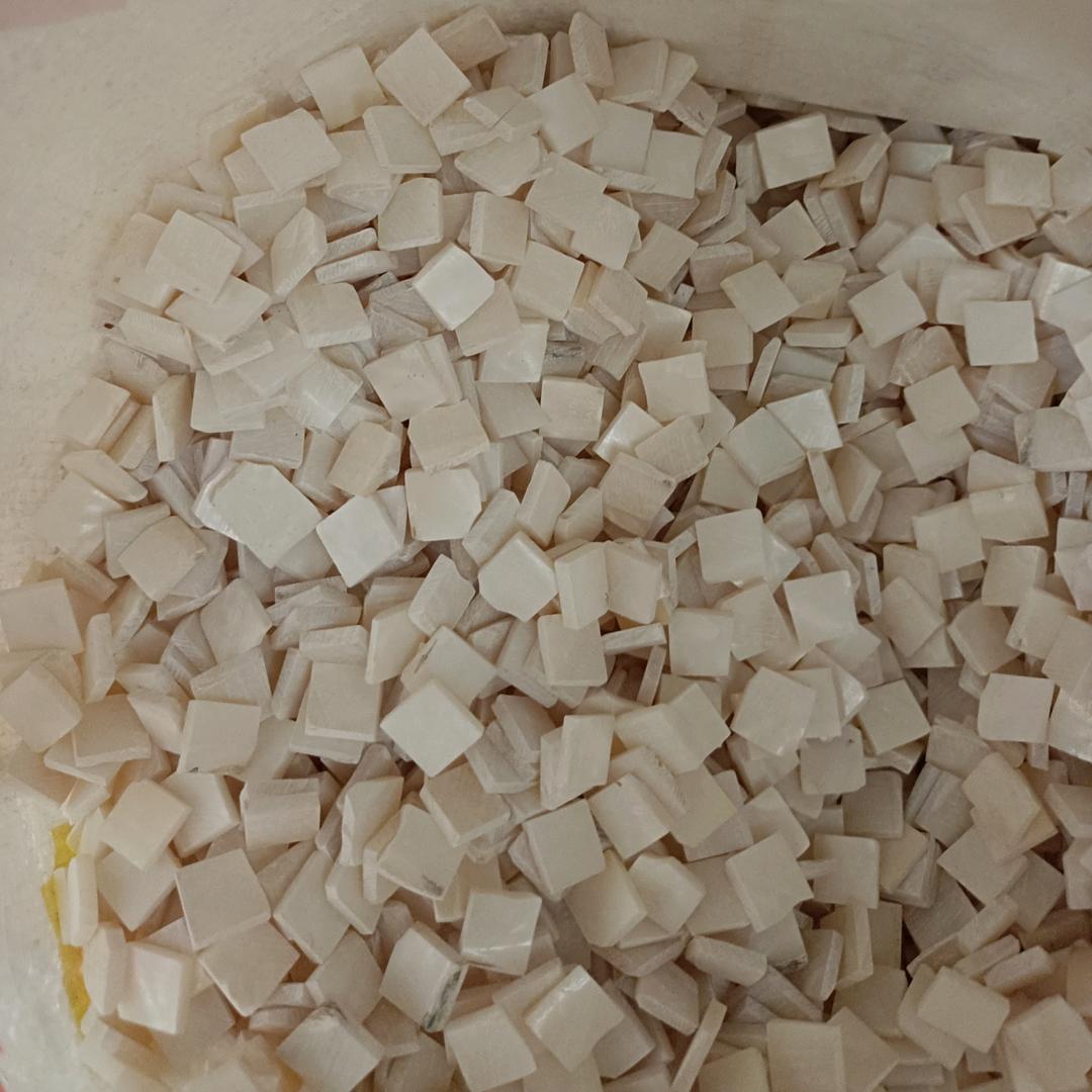 方块加纽扣都有