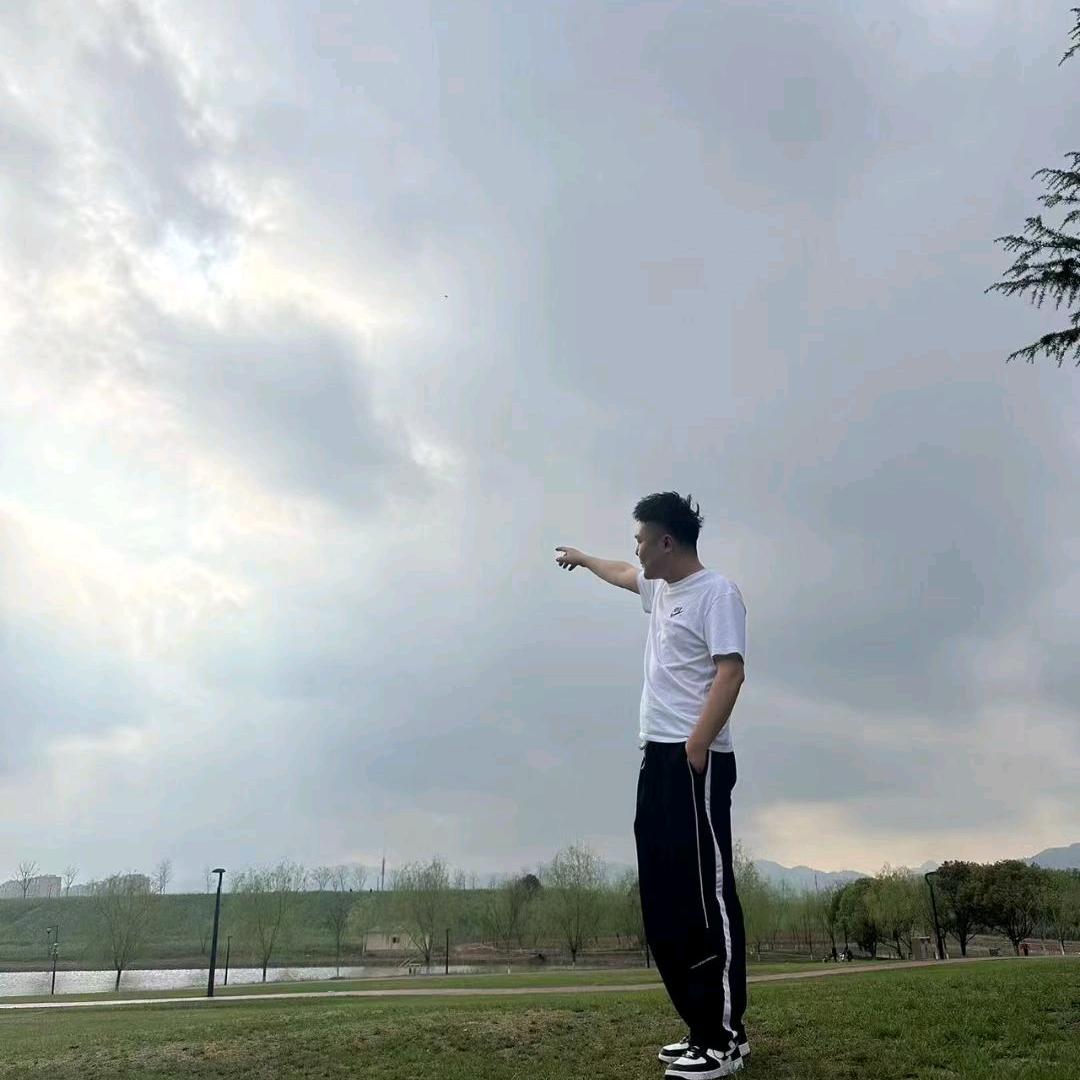 是小余啊。