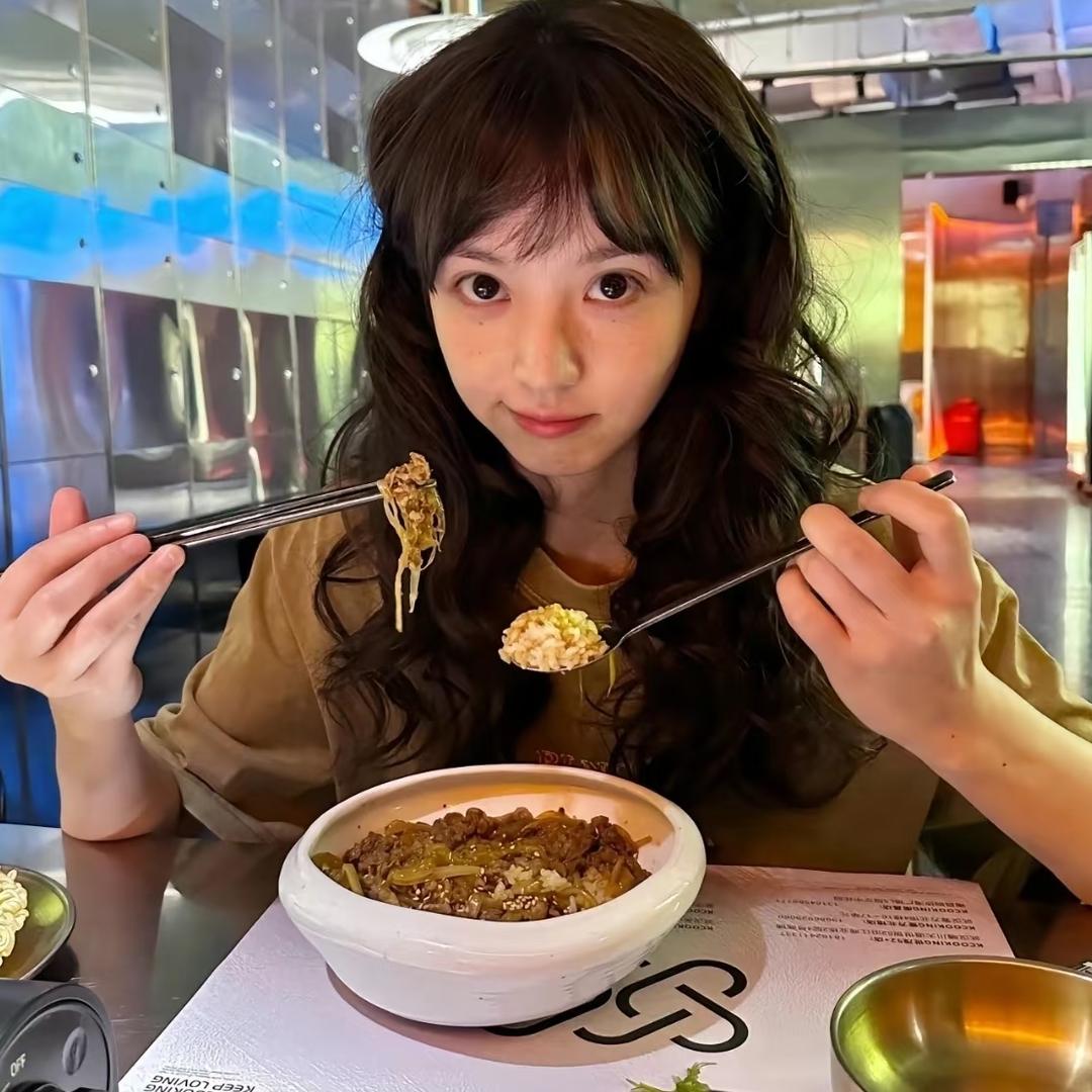 西西不嘻嘻
