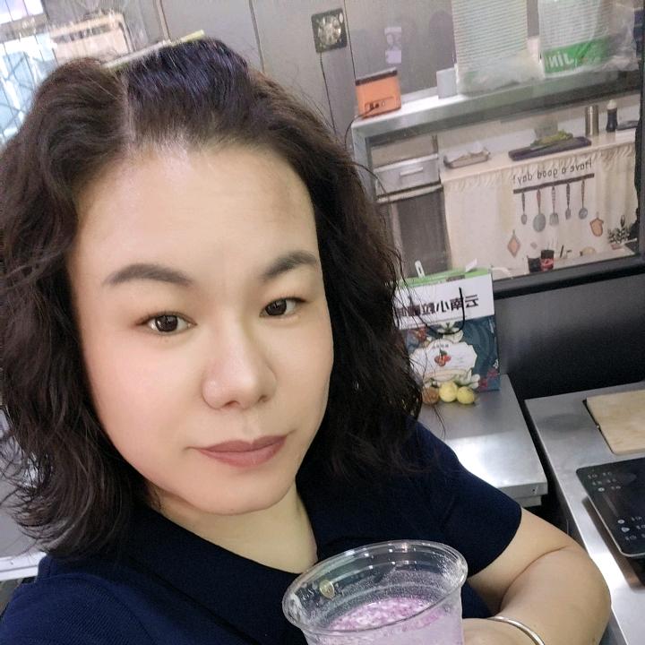 王婷（轻食店老板）