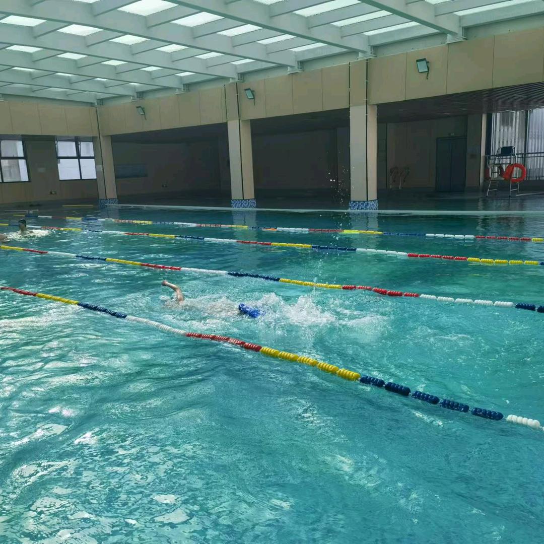 恒曼游泳健身卞教练