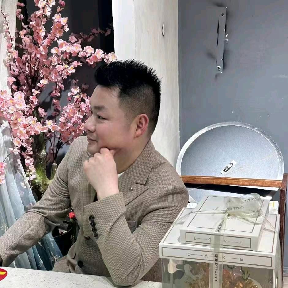 谭优选服装店