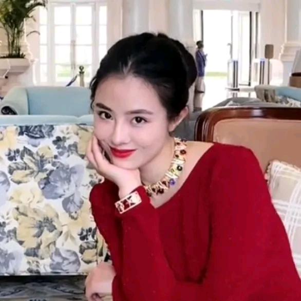 戴围巾的兔子🐰