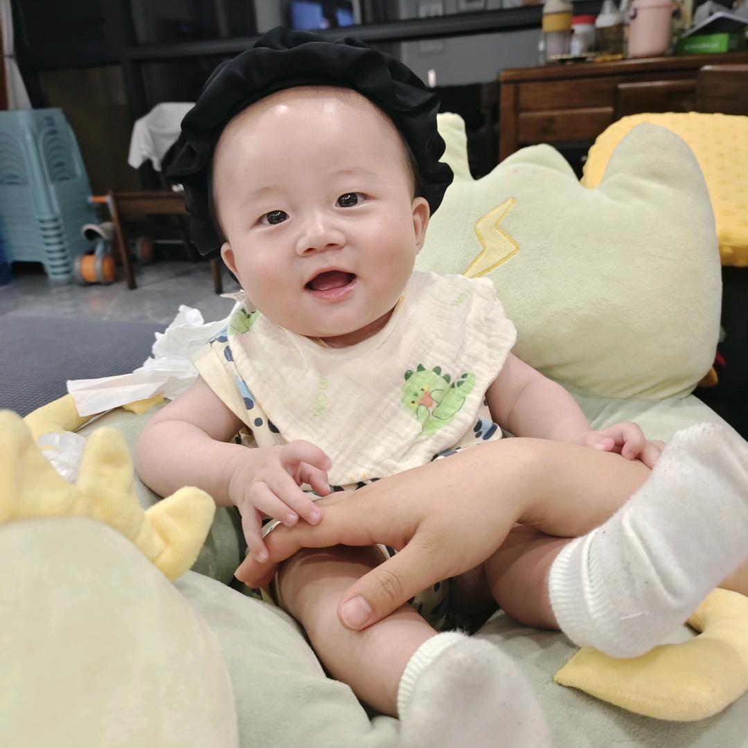 ᕙ( : ˘ ∧ ˘ : )ᕗ。