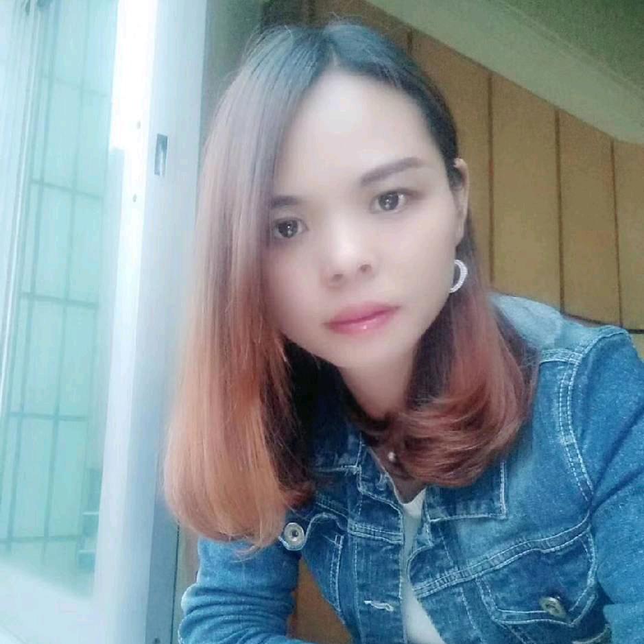 村里有个姑娘叫《小芳》