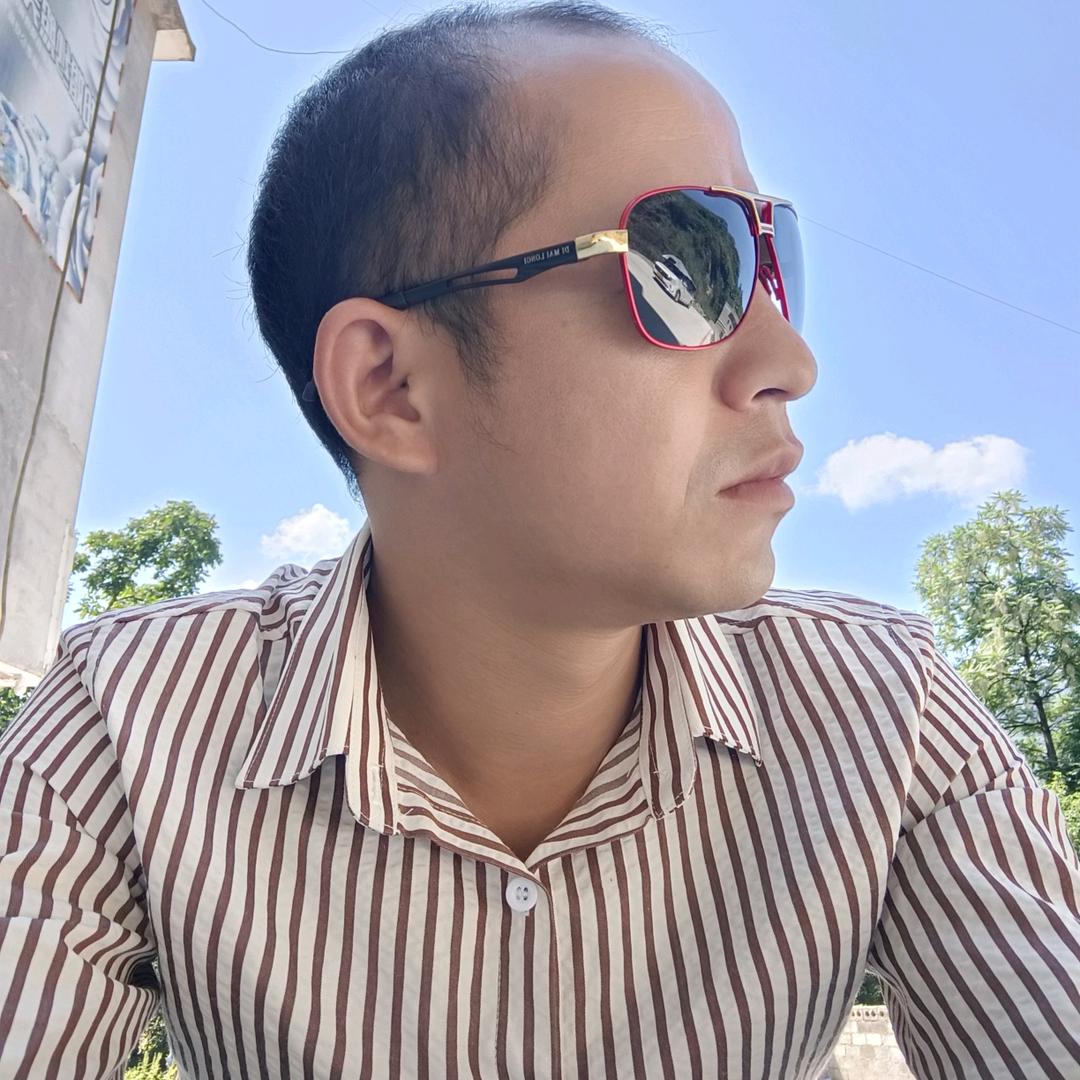 小姐ྂ的ྂ小ྂ跟ྂ班爱唱歌ぷ⊙●