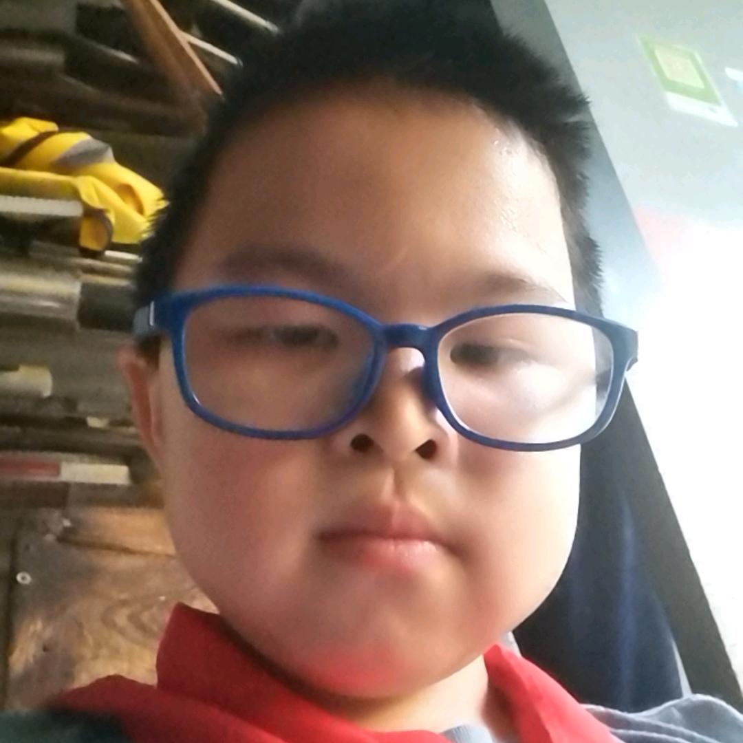 简嘉欣（开学停更）