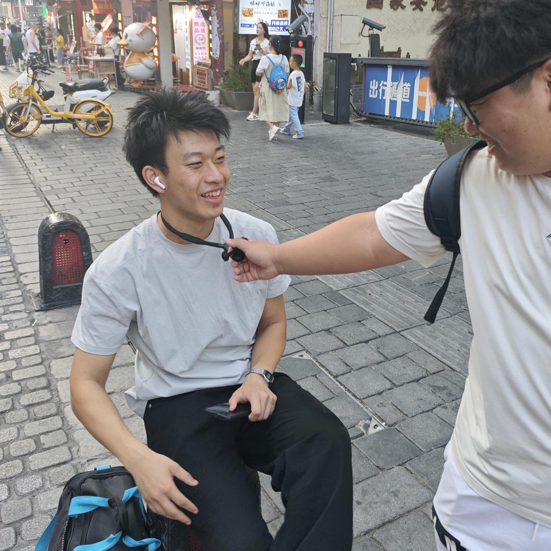 长矛粘屎，戳谁谁死。