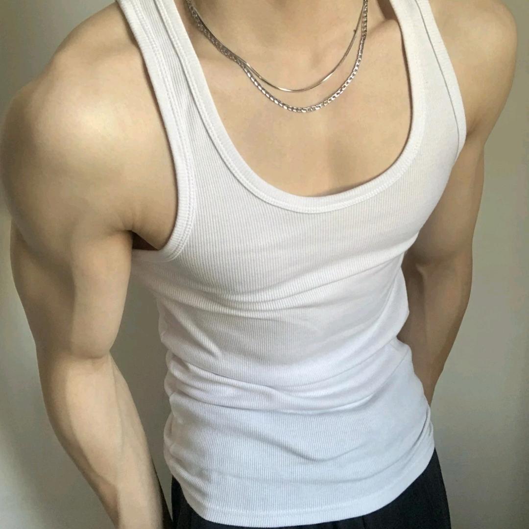 爱自律的眼镜男