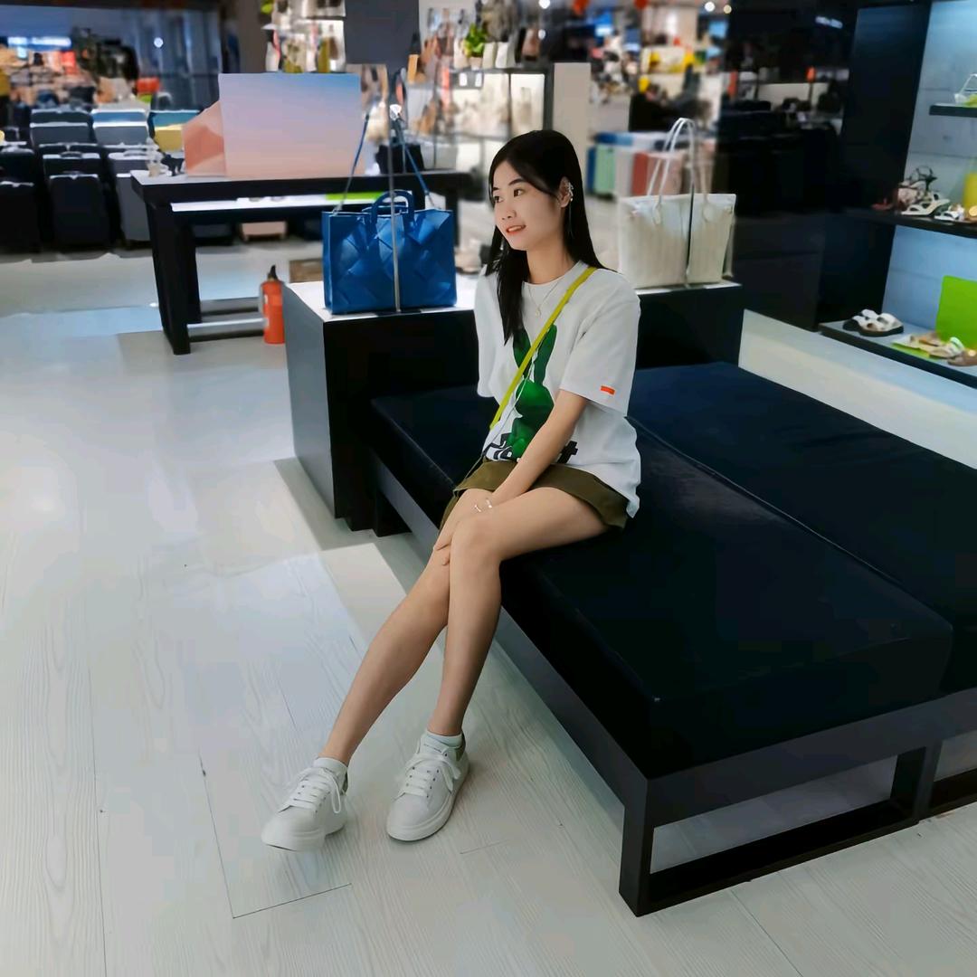 卖衣服的小琳子