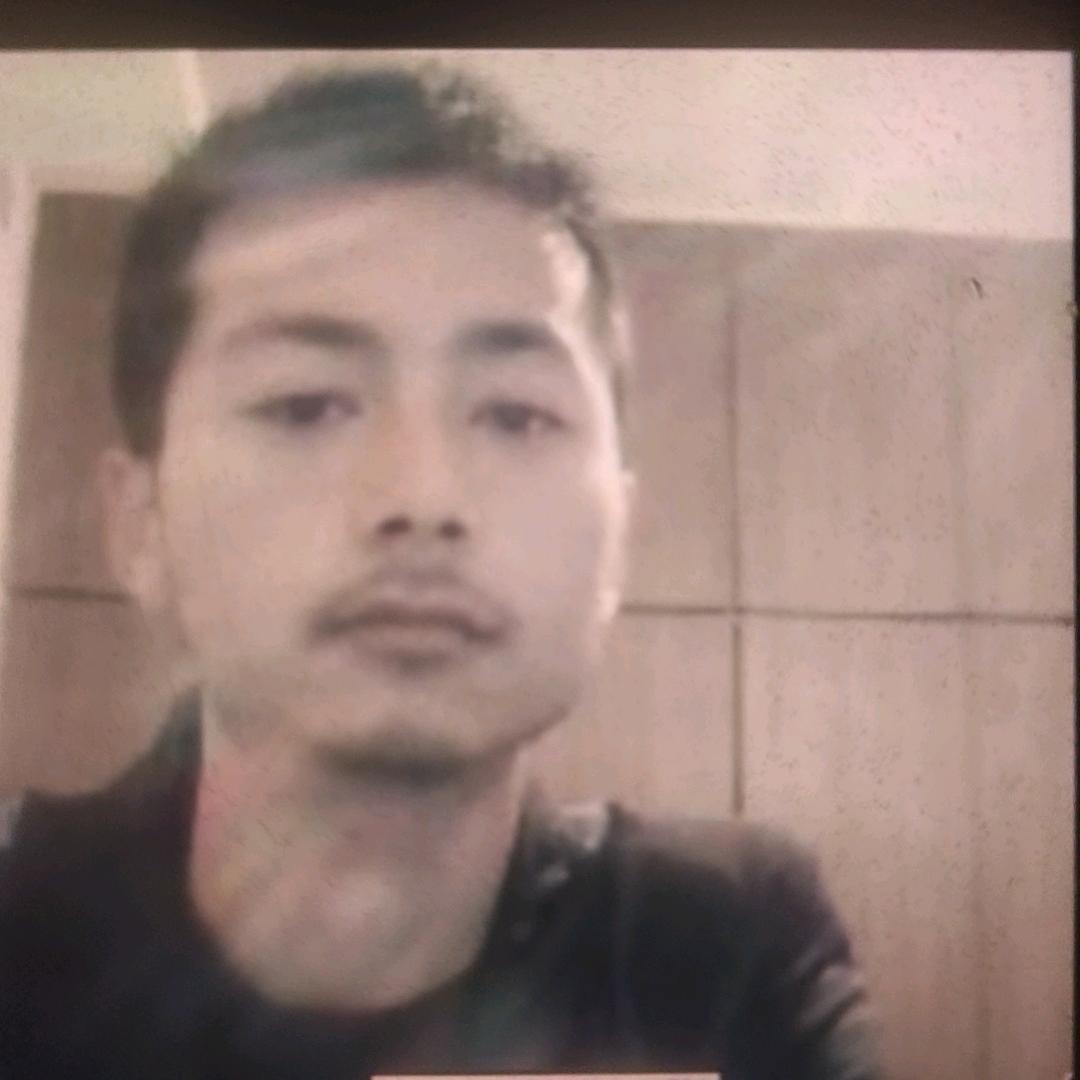 黑不溜秋的石头哥