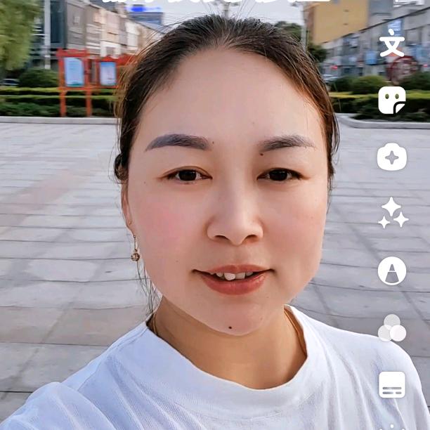 舞阳吉吉珠宝冰姐
