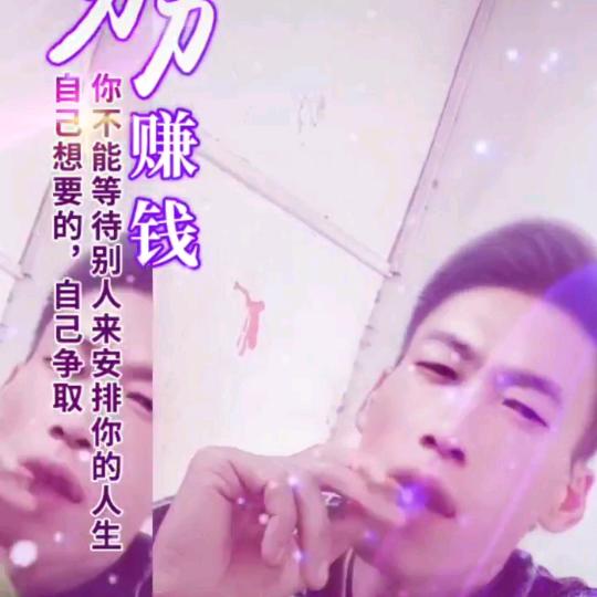 平凡生活在挣扎。