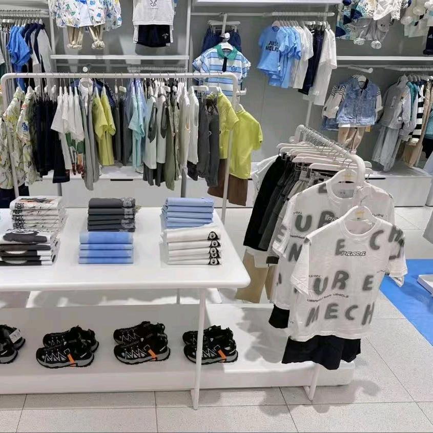 万达二楼童装专柜