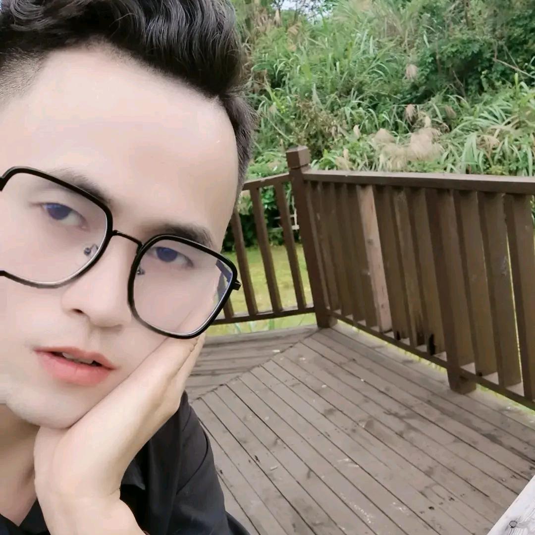 李先生ᙚᵐⁱᒻᵉ¨̮♡