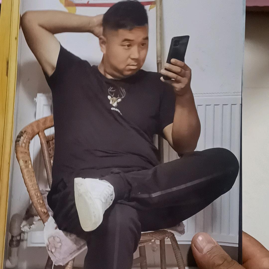 坐在坟前调戏鬼